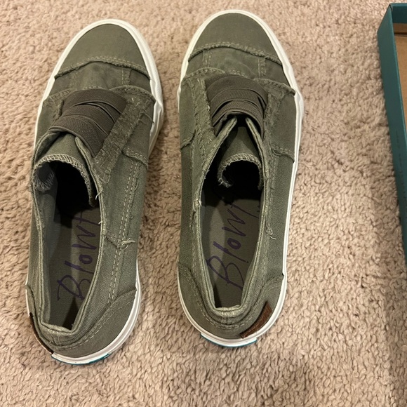 Blowfish Malibu sneaker…MINT Condition! - Picture 2 of 9